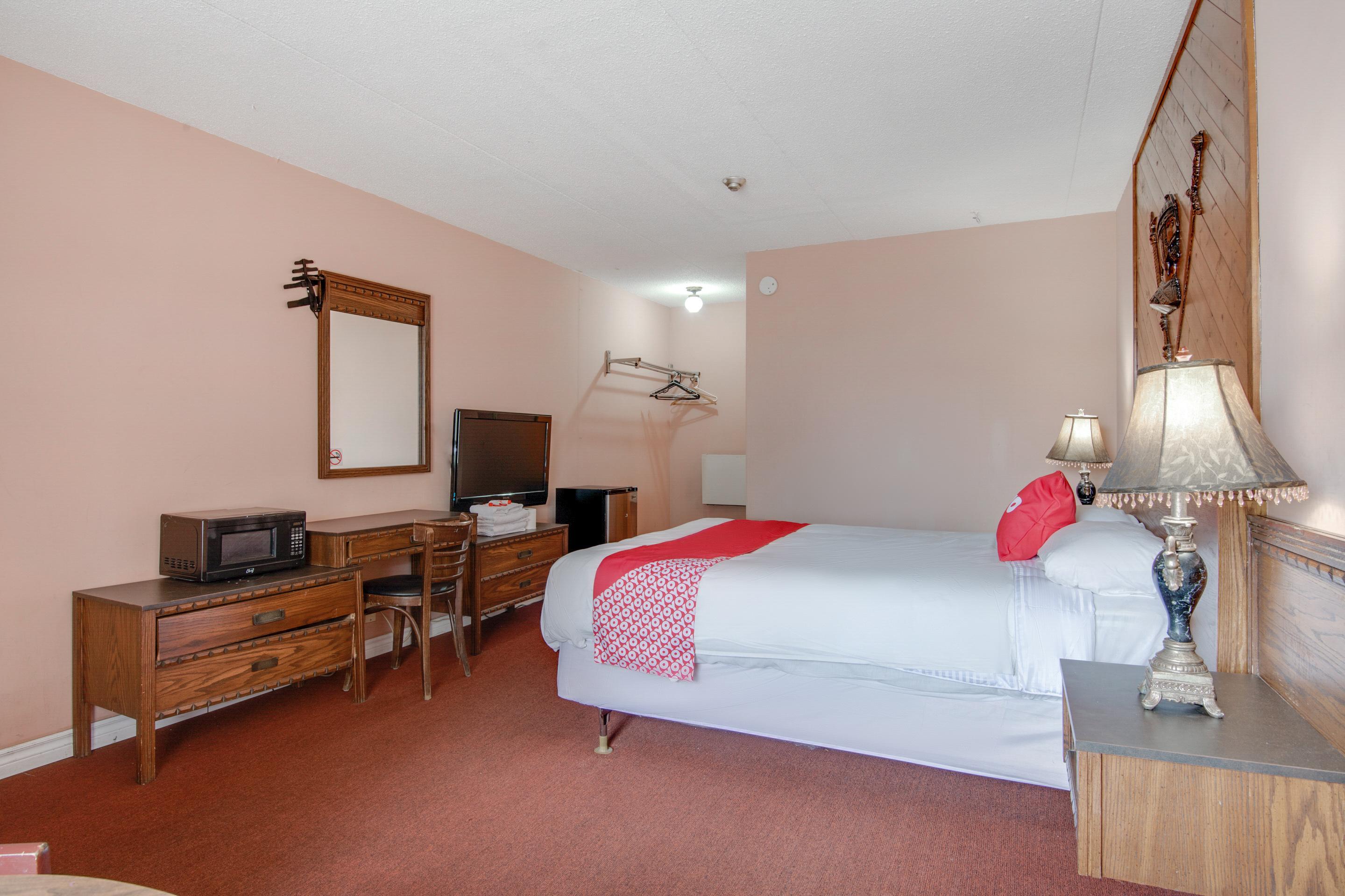 Falls Inn Near Casino Niagara By Oyo Exterior foto