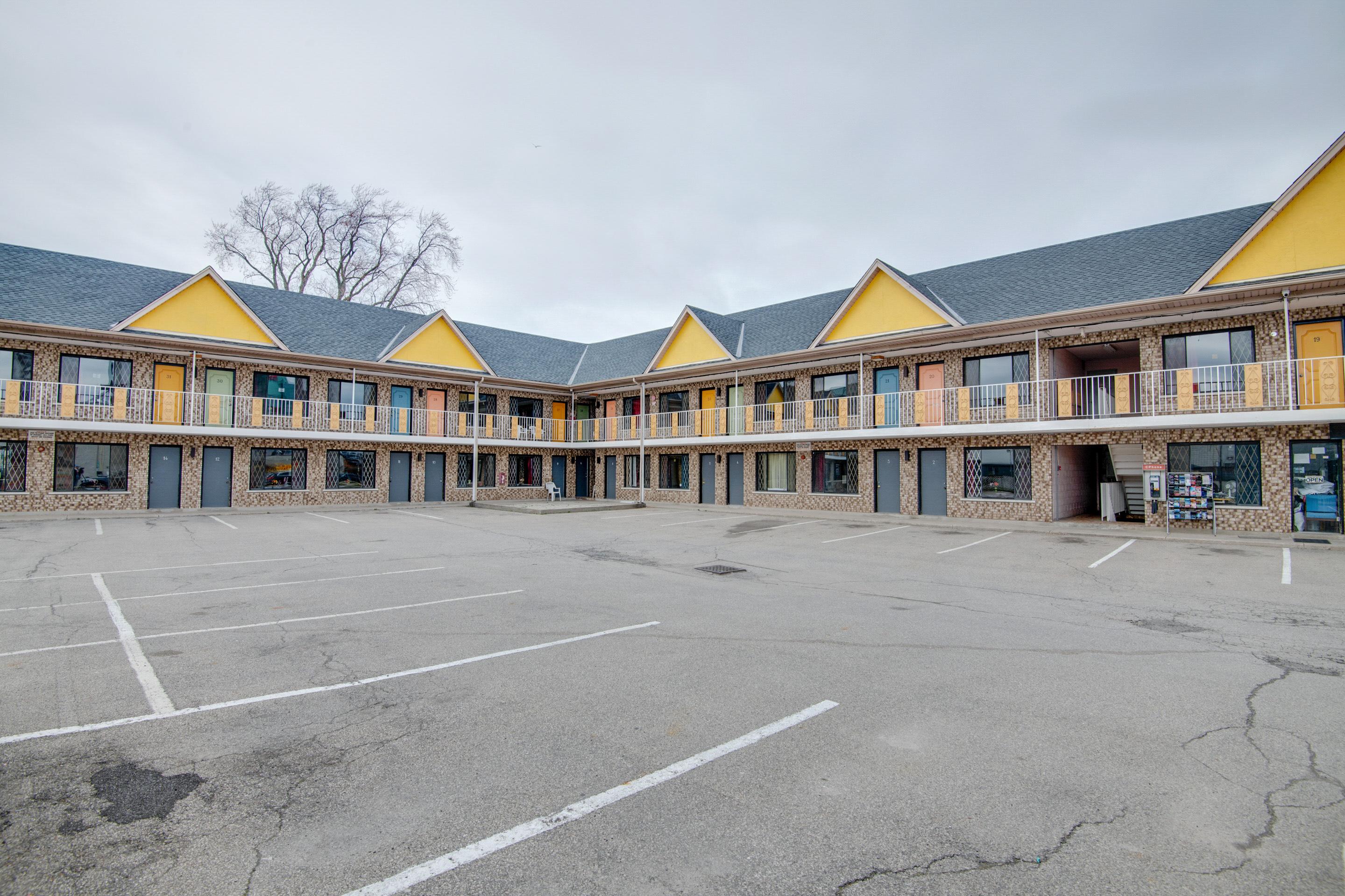 Falls Inn Near Casino Niagara By Oyo Exterior foto