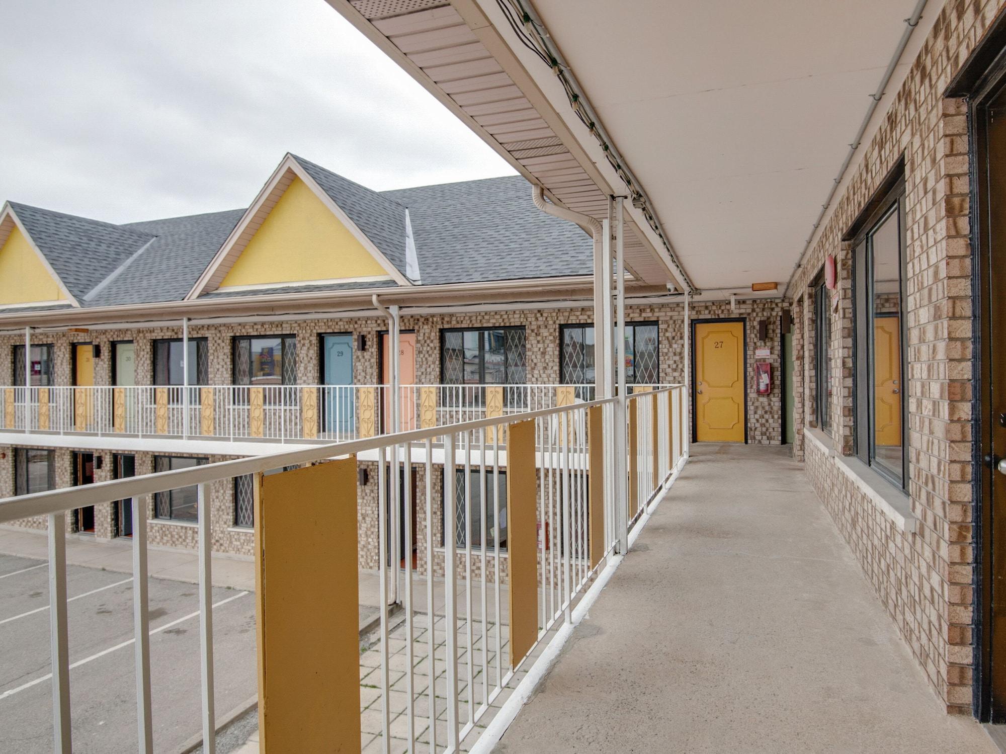 Falls Inn Near Casino Niagara By Oyo Exterior foto