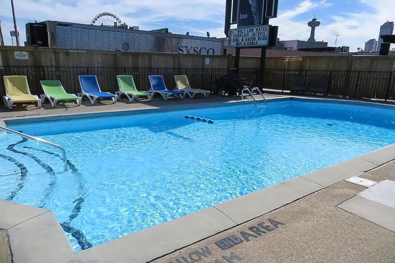 Falls Inn Near Casino Niagara By Oyo Exterior foto