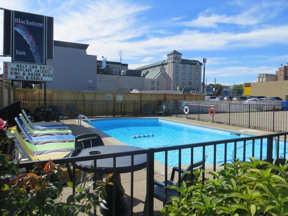 Falls Inn Near Casino Niagara By Oyo Exterior foto